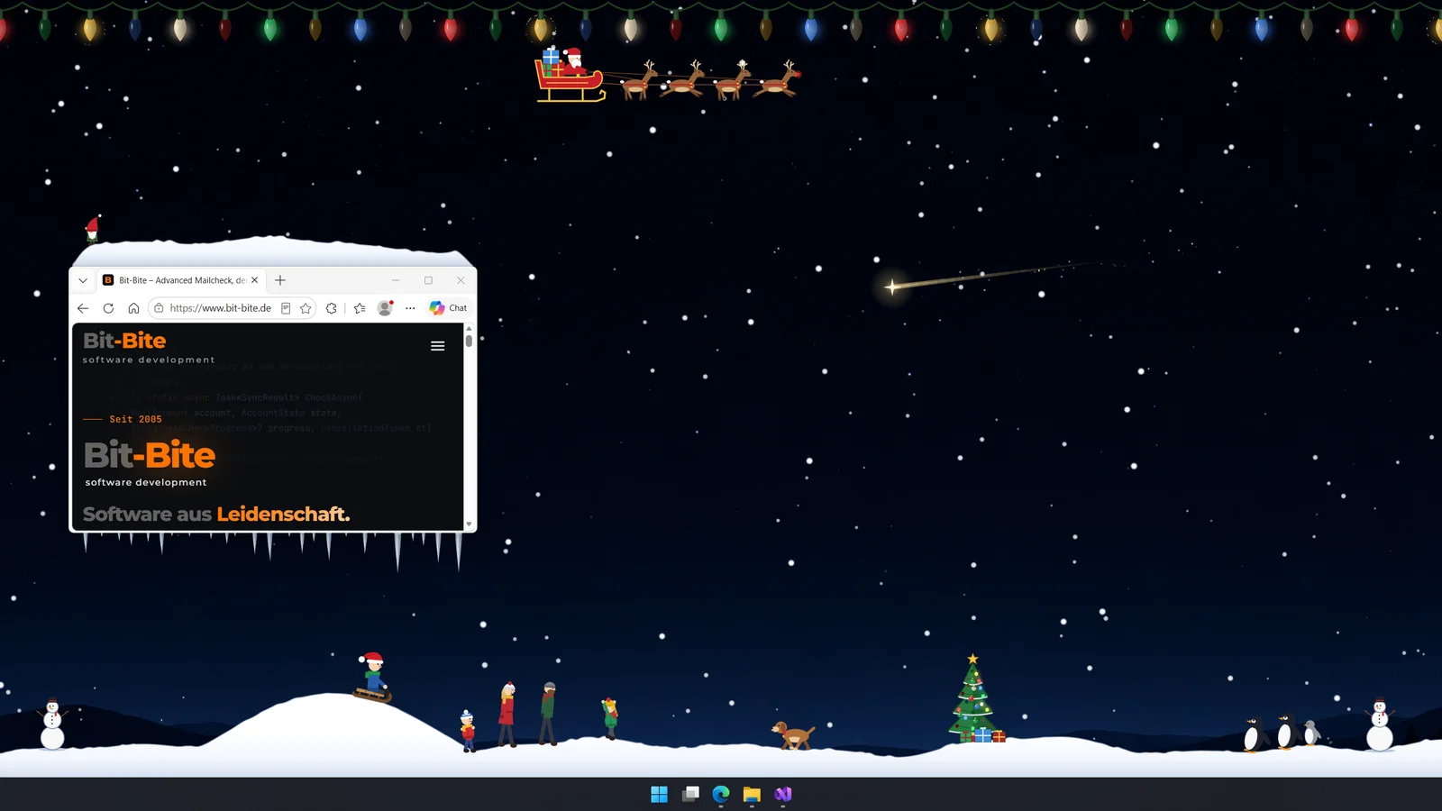 Holidays On Desktop auf einem Windows-Desktop: Schnee auf Fensterkanten, Eiszapfen, Lichterkette und animierte Winterfiguren.